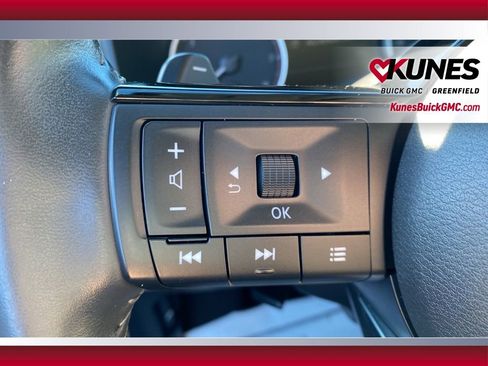 Used 2023 Nissan Rogue SL w/ SL Premium Package image 18