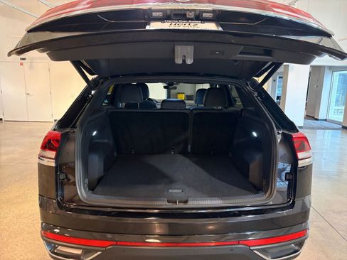 Used 2025 Volkswagen Atlas Cross Sport SE image 31
