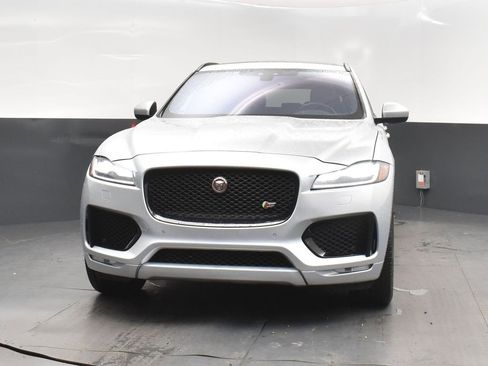 Used 2017 Jaguar F-PACE S image 9