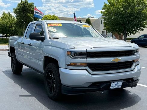 Used 2018 Chevrolet Silverado 1500 Custom w/ Custom Value Package RWD image 4