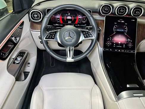 Certified 2025 Mercedes-Benz GLC 300 image 39