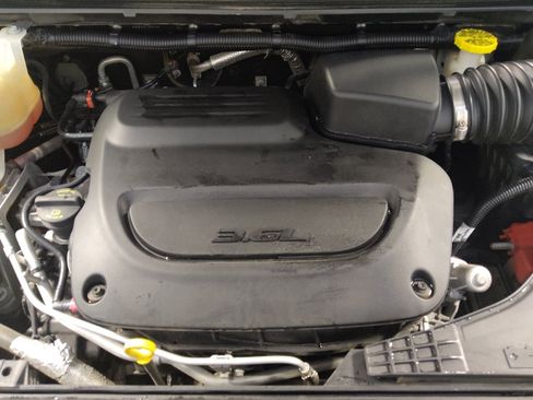 Used 2021 Chrysler Voyager Lxi FWD image 30