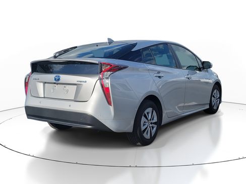 Used 2018 Toyota Prius Three image 7