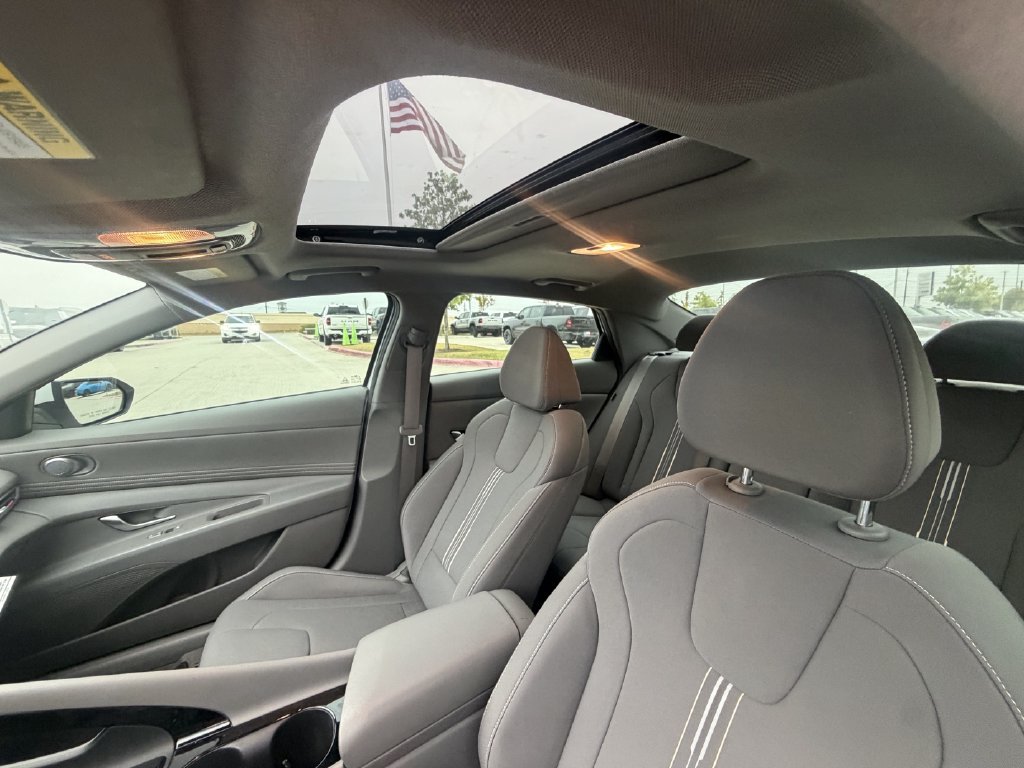 Used 2024 Hyundai Elantra SEL w/ Convenience Package FWD image 19