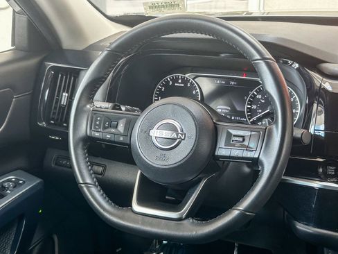 Used 2025 Nissan Pathfinder SV FWD image 15