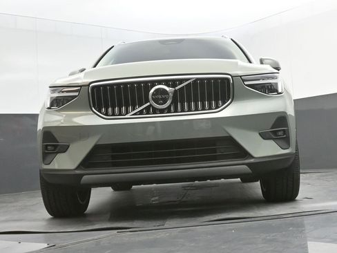 Certified 2023 Volvo XC40 B5 Plus w/ Driver Assist Package image 38