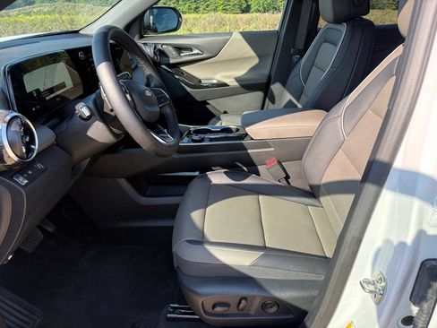 Used 2026 Chevrolet Equinox LT w/ Convenience Package II FWD image 13