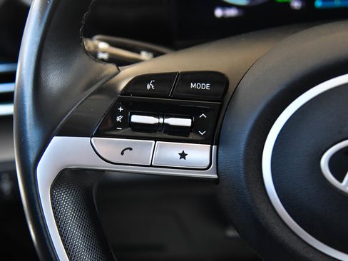 Used 2025 Hyundai Elantra Limited image 35