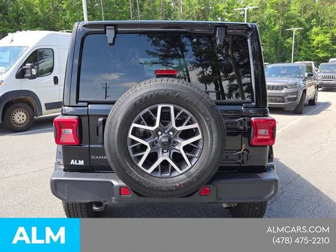 Used 2025 Jeep Wrangler Unlimited Sahara AWD/4WD image 12