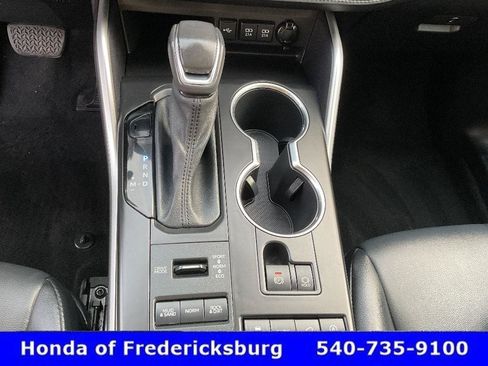 Used 2021 Toyota Highlander XLE AWD/4WD image 33