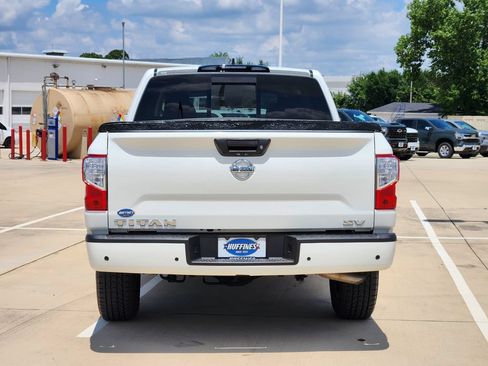 Used 2022 Nissan Titan SV RWD image 6