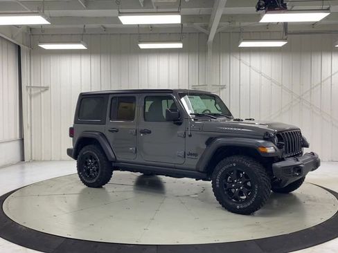 Used 2020 Jeep Wrangler Unlimited Willys image 2