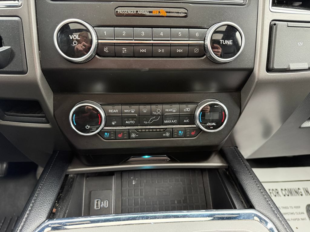 Used 2020 Ford Expedition Max XLT w/ Equipment Group 202A AWD/4WD image 37