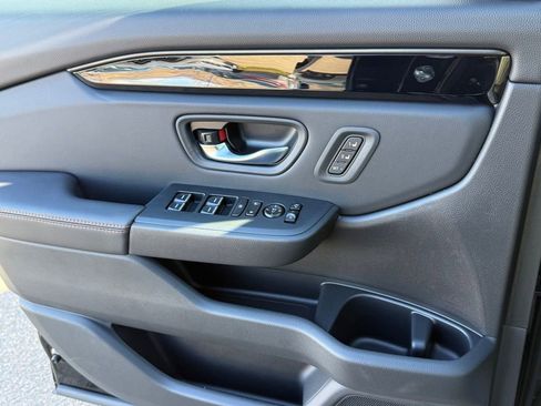 New 2025 Honda Pilot TrailSport image 24