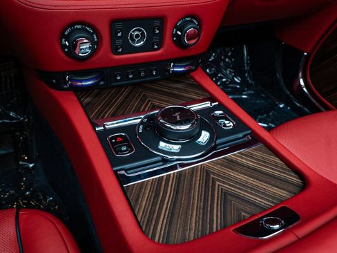 Used 2016 Rolls-Royce Dawn RWD image 40