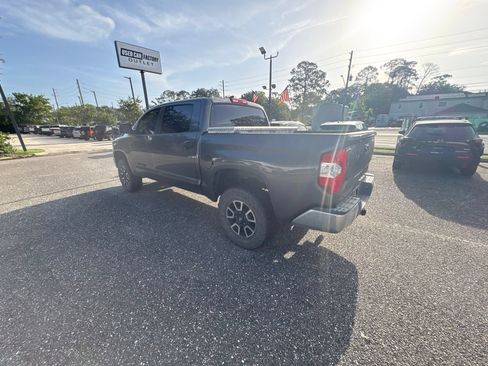 Used 2020 Toyota Tundra SR5 w/ SR5 Upgrade Package AWD/4WD image 5