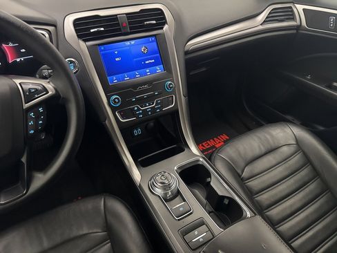 Used 2020 Ford Fusion SE image 17