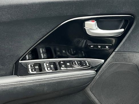 Used 2018 Kia Niro EX Premium image 13