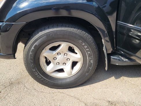 Used 2002 Toyota Sequoia SR5 w/ Preferred Pkg RWD image 9