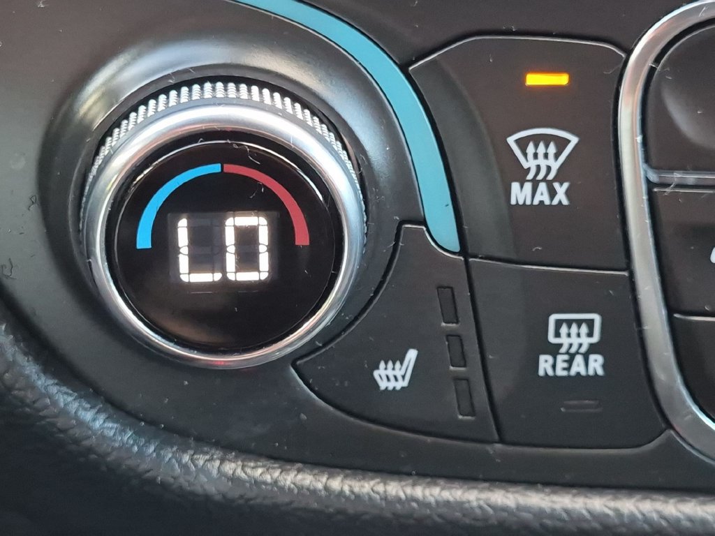 Used 2023 Chevrolet Equinox RS FWD image 20