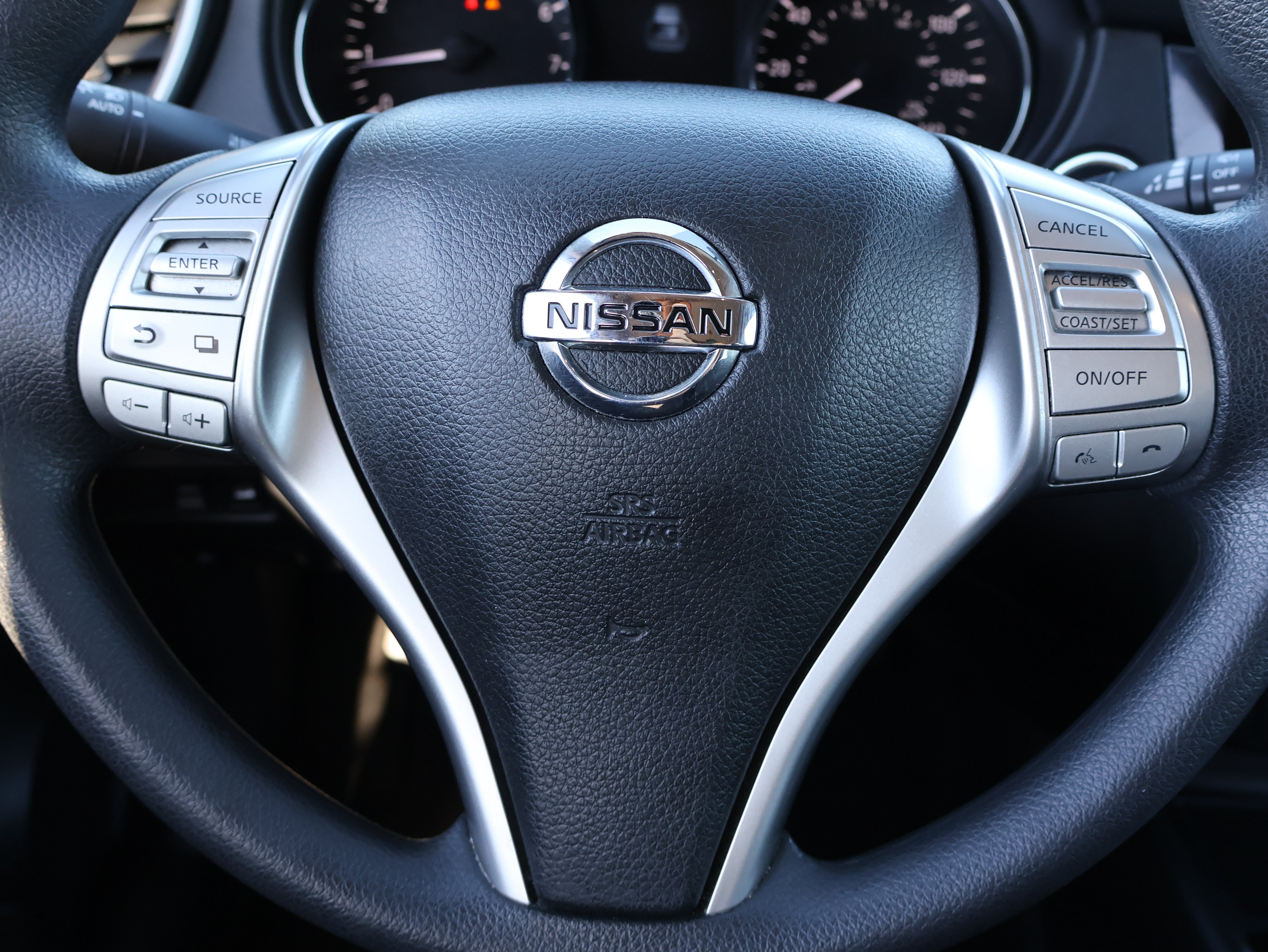 Used 2015 Nissan Rogue SV AWD/4WD image 24