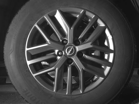 Used 2024 Nissan Rogue S FWD image 13