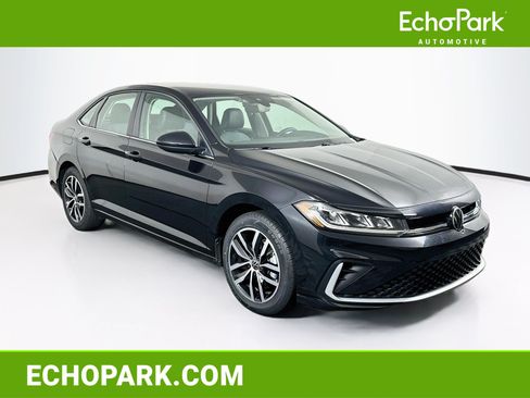 Used 2025 Volkswagen Jetta SE FWD image 1