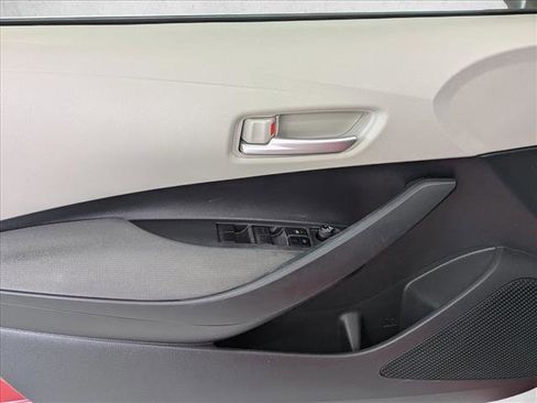 Used 2021 Toyota Corolla LE FWD image 18