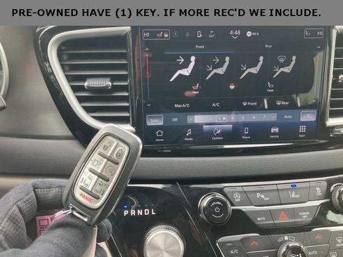 Used 2024 Chrysler Pacifica Touring-L image 3