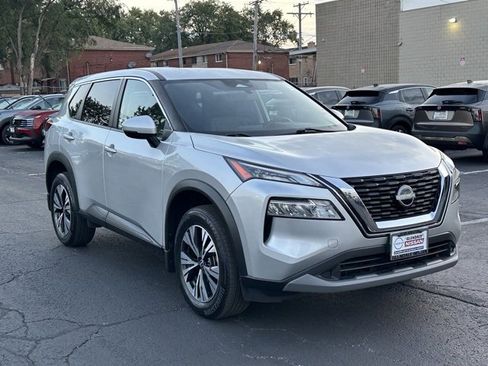 Certified 2023 Nissan Rogue SV image 3