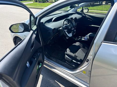 Used 2017 Toyota Prius Two FWD image 5