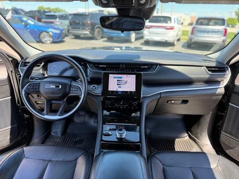 Used 2021 Jeep Grand Cherokee L Limited AWD/4WD image 2