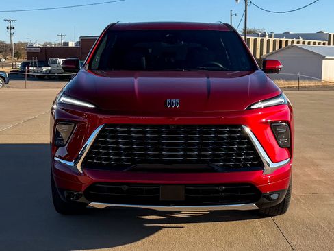 Used 2025 Buick Enclave Avenir w/ Super Cruise Package image 2