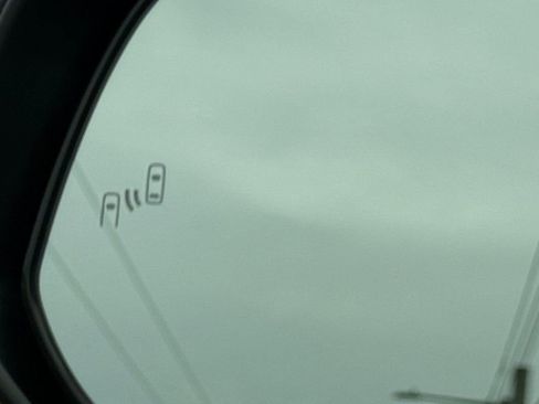 Used 2022 Toyota Venza Limited w/ Advanced Technology Package image 9