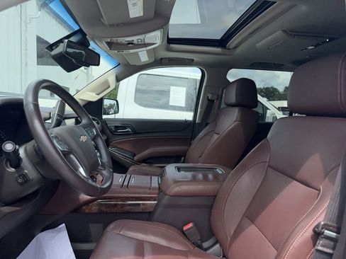 Used 2017 Chevrolet Suburban Premier RWD image 13