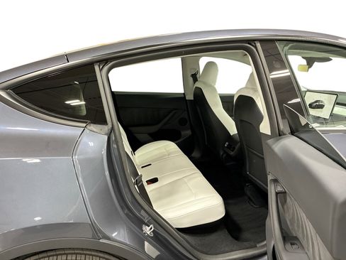 Certified 2023 Tesla Model Y Long Range AWD/4WD image 11
