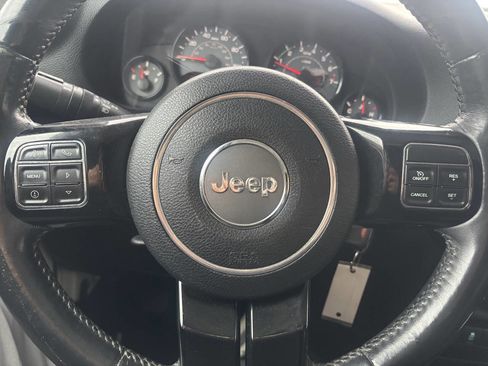 Used 2016 Jeep Wrangler Unlimited Sahara image 14