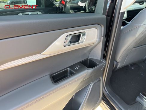 New 2025 Ford Explorer Active w/ Active Comfort Package image 35