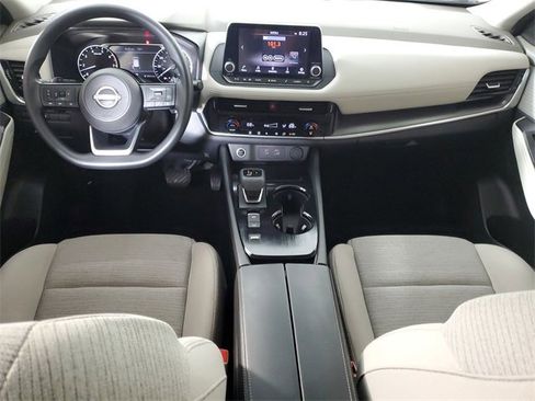 Used 2022 Nissan Rogue SV image 17