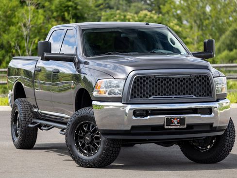 Used 2018 RAM 2500 Tradesman w/ Chrome Appearance Group AWD/4WD image 3