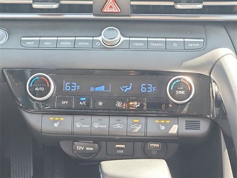 Certified 2023 Hyundai Elantra Limited image 17