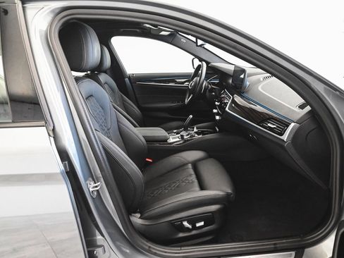 Used 2023 BMW 530e xDrive w/ Premium Package image 38