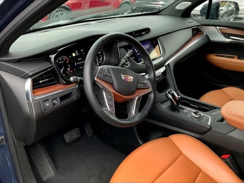 Used 2025 Cadillac XT5 Premium Luxury image 14