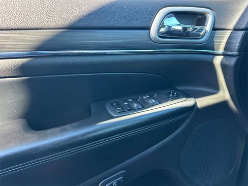 Used 2020 Jeep Grand Cherokee Limited image 39