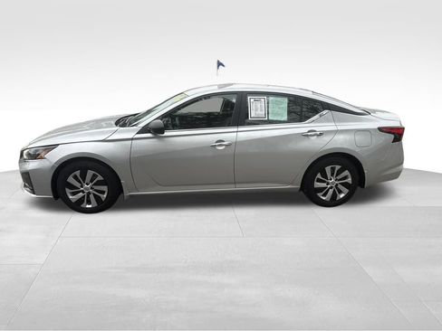 Used 2024 Nissan Altima 2.5 S image 5