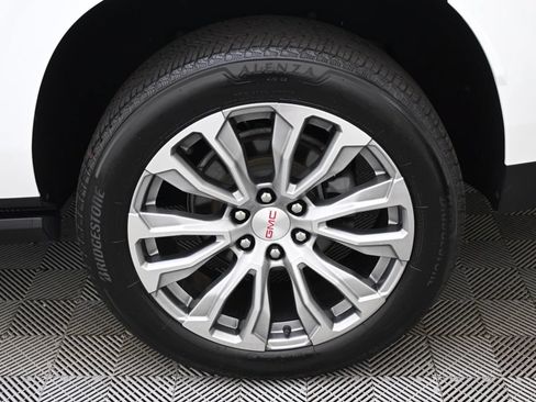 Used 2021 GMC Yukon XL Denali w/ Denali Premium Package AWD/4WD image 20