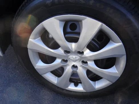 Used 2025 Toyota Corolla LE image 18