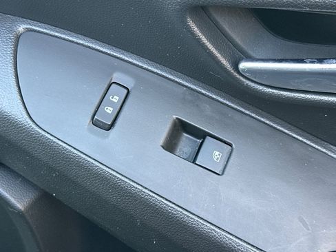 Used 2022 Chevrolet Trax LT w/ LT Convenience Package image 22