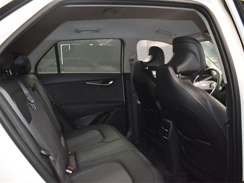 Used 2025 Kia Niro EX image 11