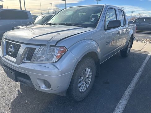 Used 2019 Nissan Frontier SV image 3